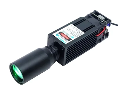 Uporaba grobega laserskega modula z razširitvijo žarka v optičnem sistemu